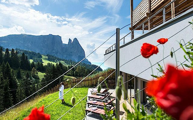 Sunbathing lawn with a view of the surroundings of the Alpe di Siusi