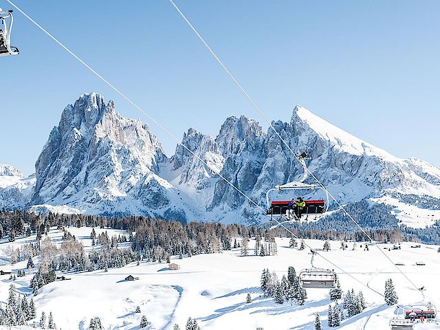 Skiing vacation in Hotel Chalet Dolomites on the Alpe di Siusi